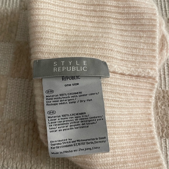 100% Cashmere Beanie - Picture 2 of 2